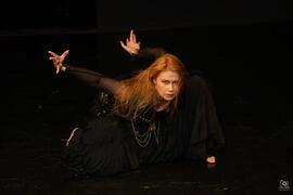 Evangelia Batoglou performing Tou Thanatou Paraggeila